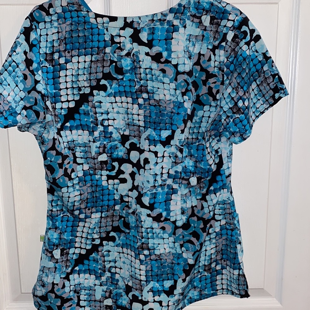 Scrub top - Picture 2 of 5